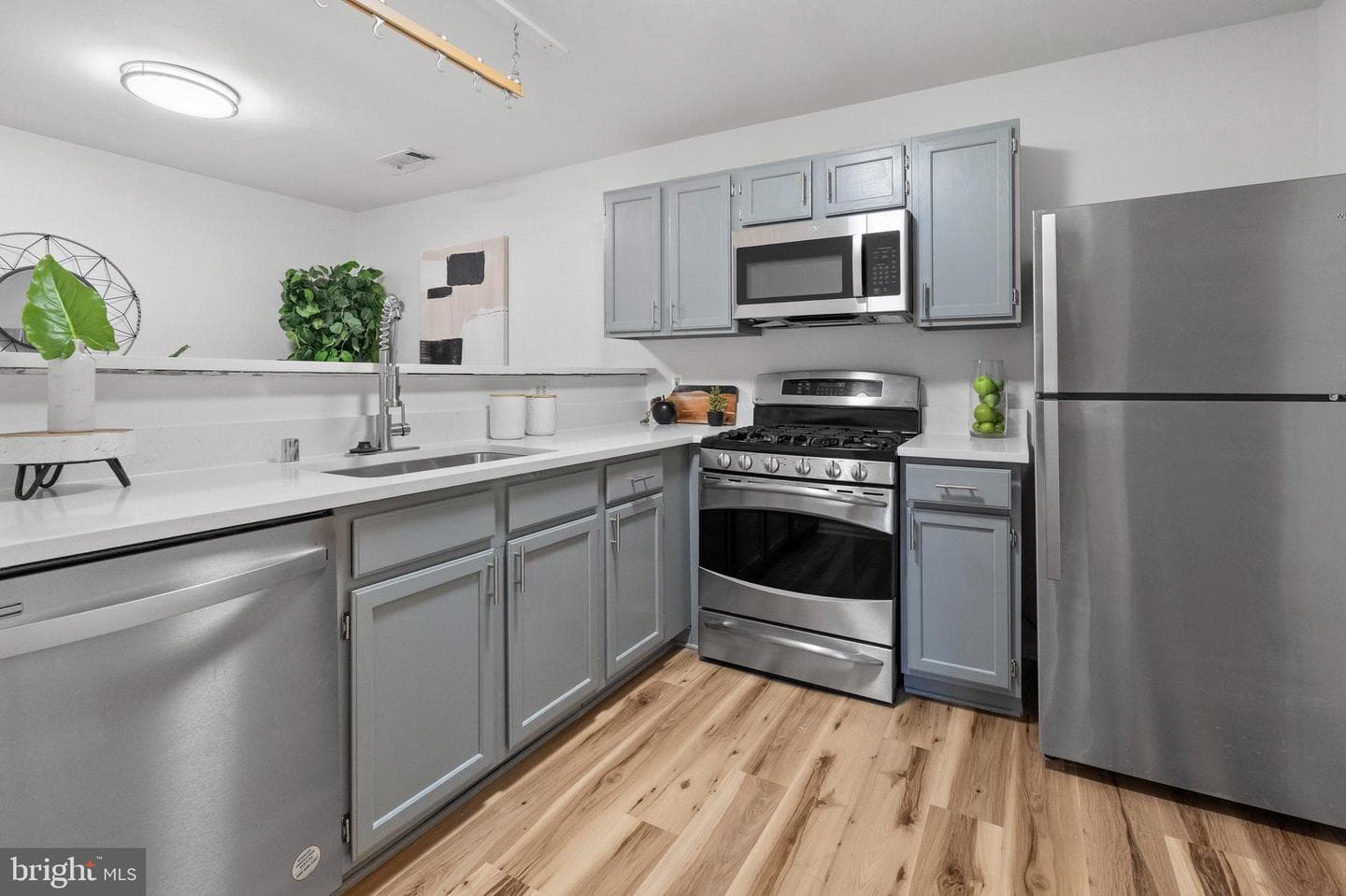 304 Canterbury Road #304-P photo 9