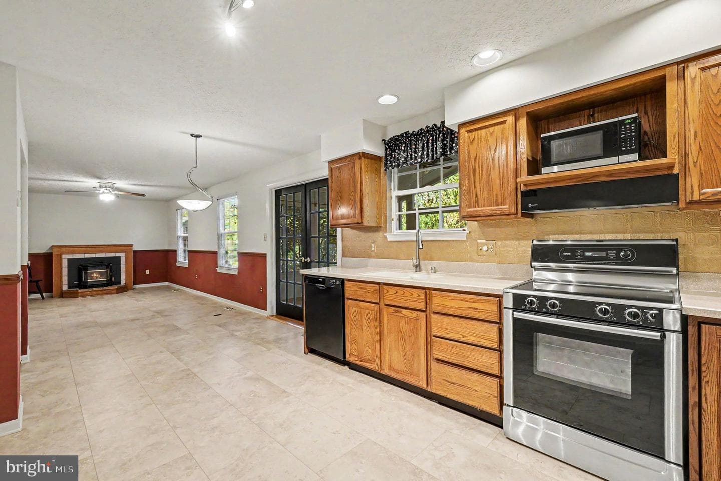 918 Deer Court photo 12