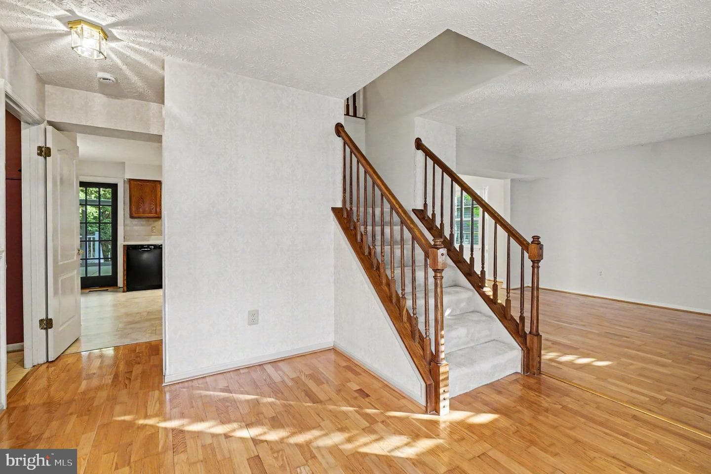 918 Deer Court photo 4