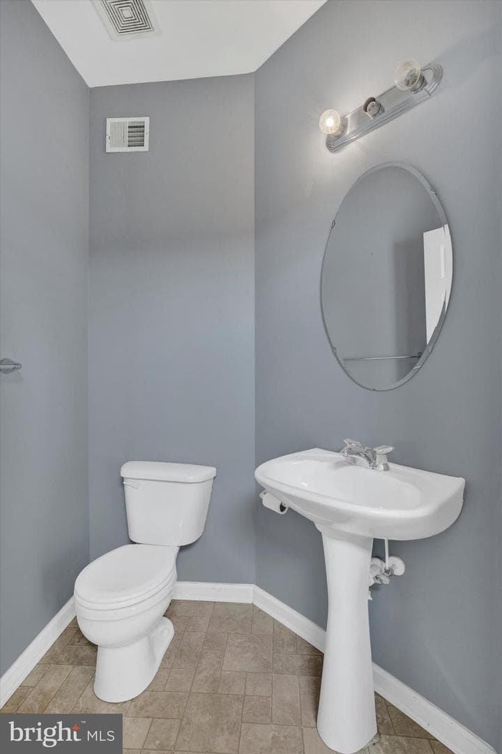 1351 Lewis Lane photo 3