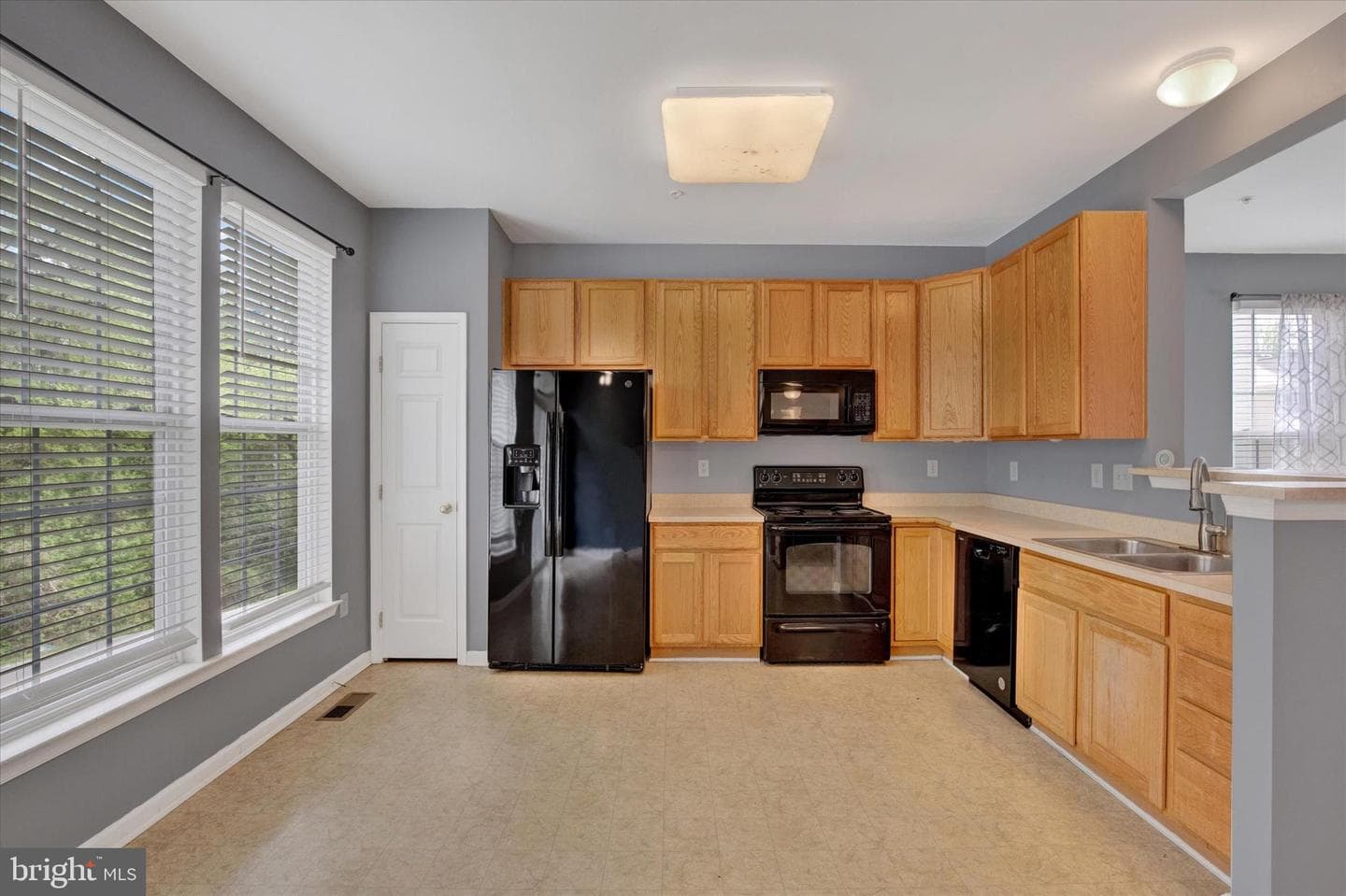1351 Lewis Lane photo 6