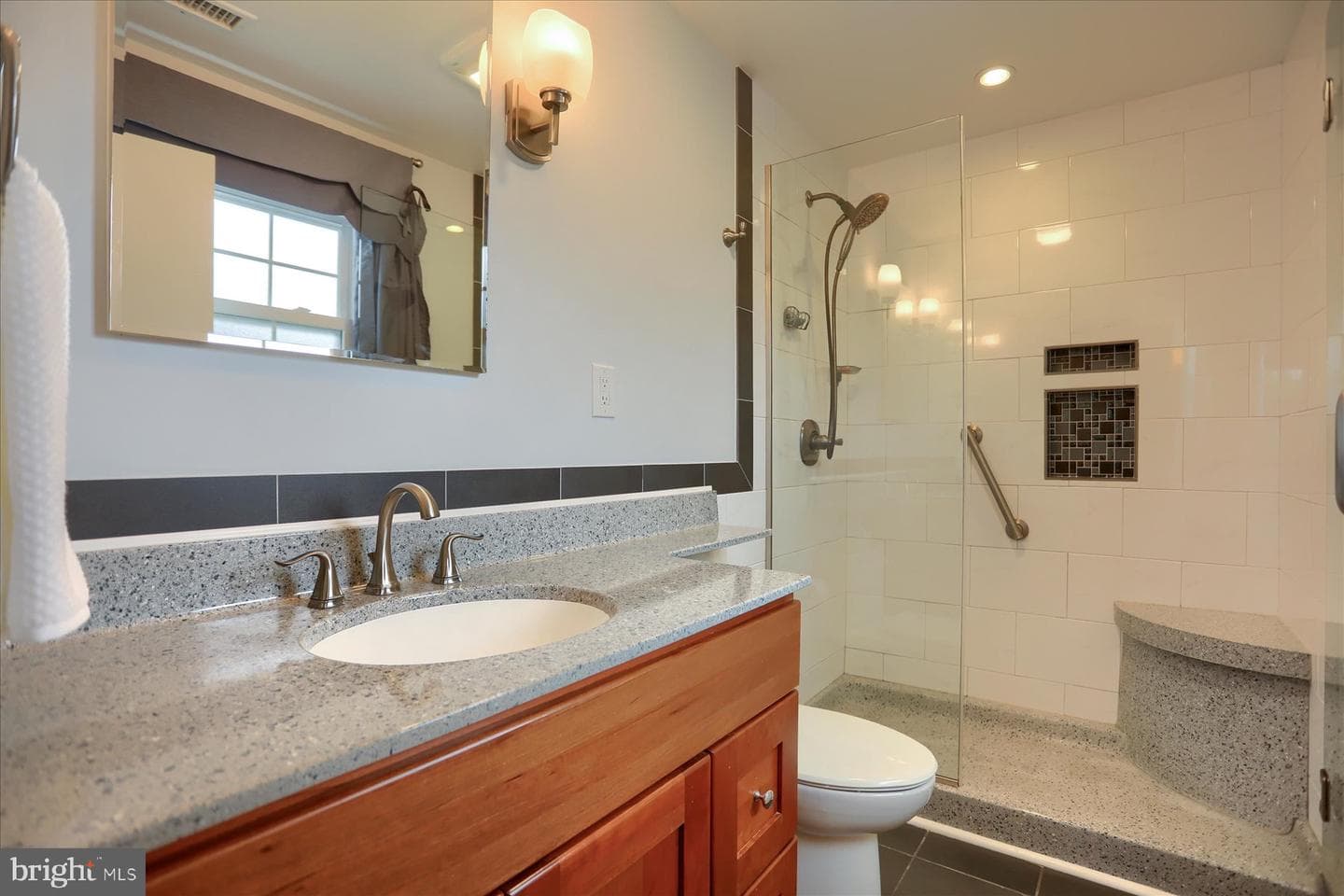 24 Neptune Drive photo 31
