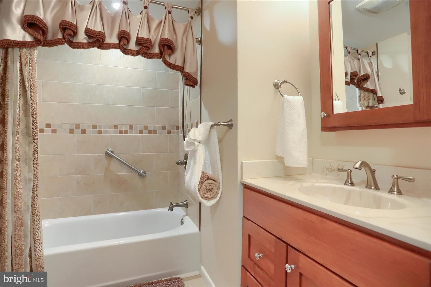24 Neptune Drive photo 36
