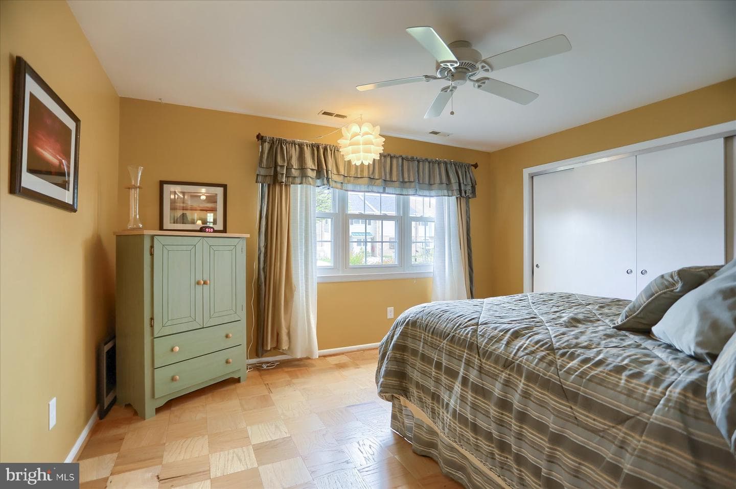 24 Neptune Drive photo 37