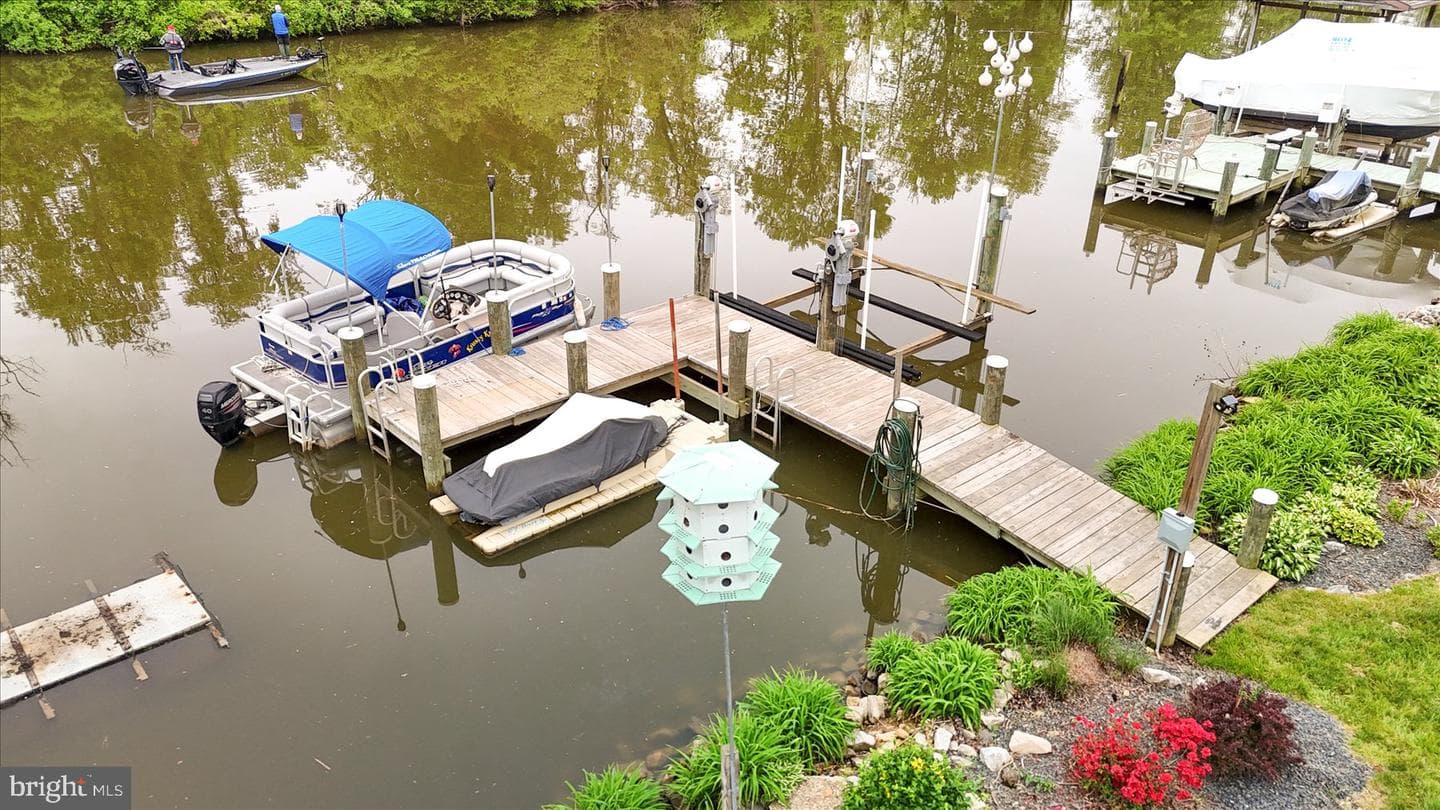 24 Neptune Drive photo 4