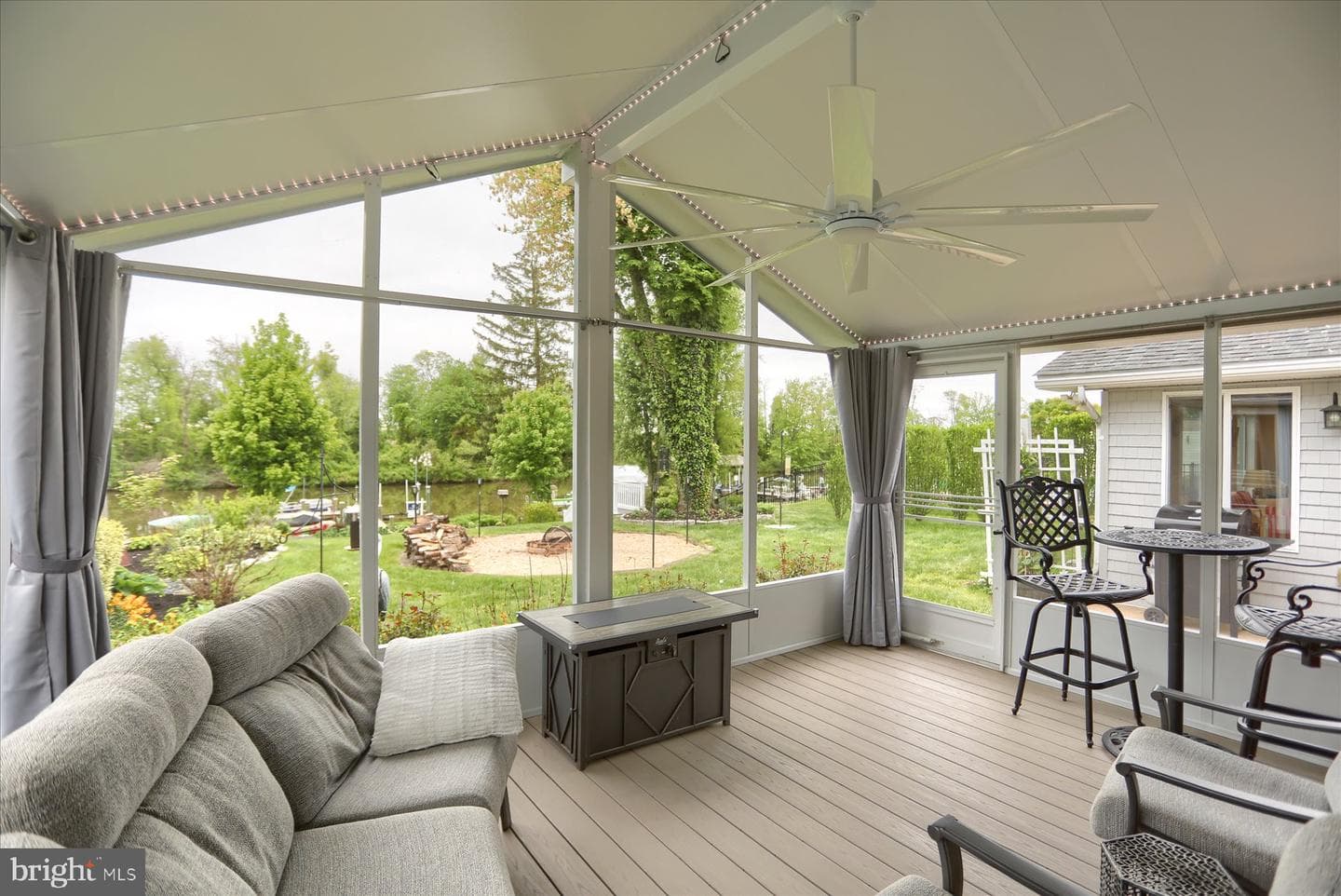 24 Neptune Drive photo 41