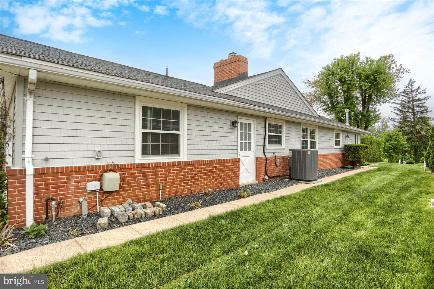24 Neptune Drive photo 43