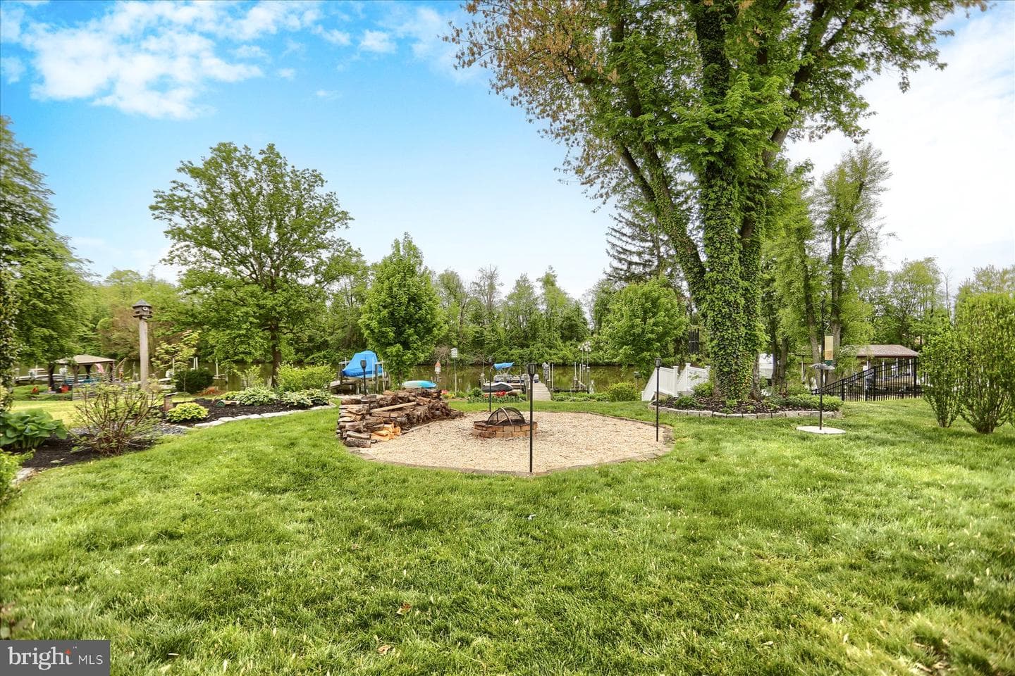 24 Neptune Drive photo 48