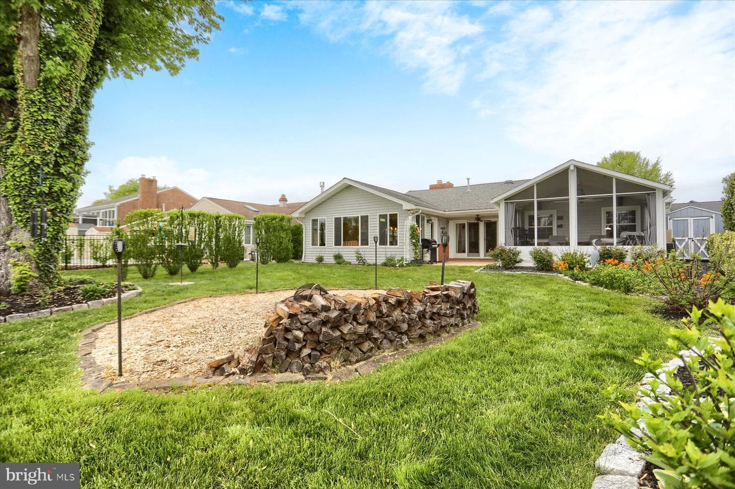 24 Neptune Drive photo 51