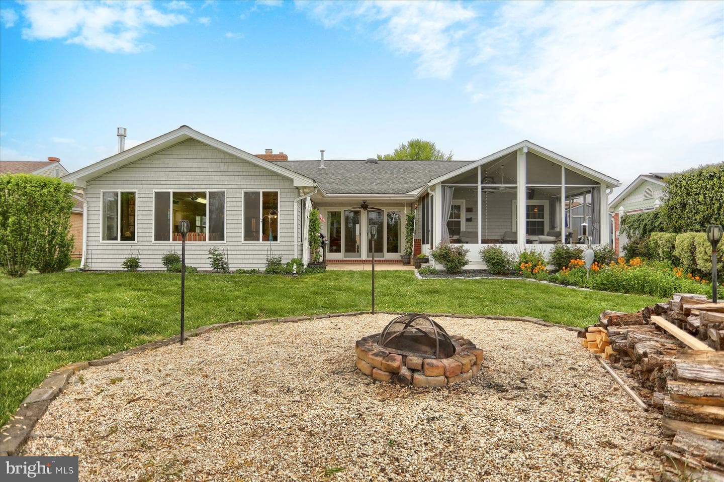 24 Neptune Drive photo 52