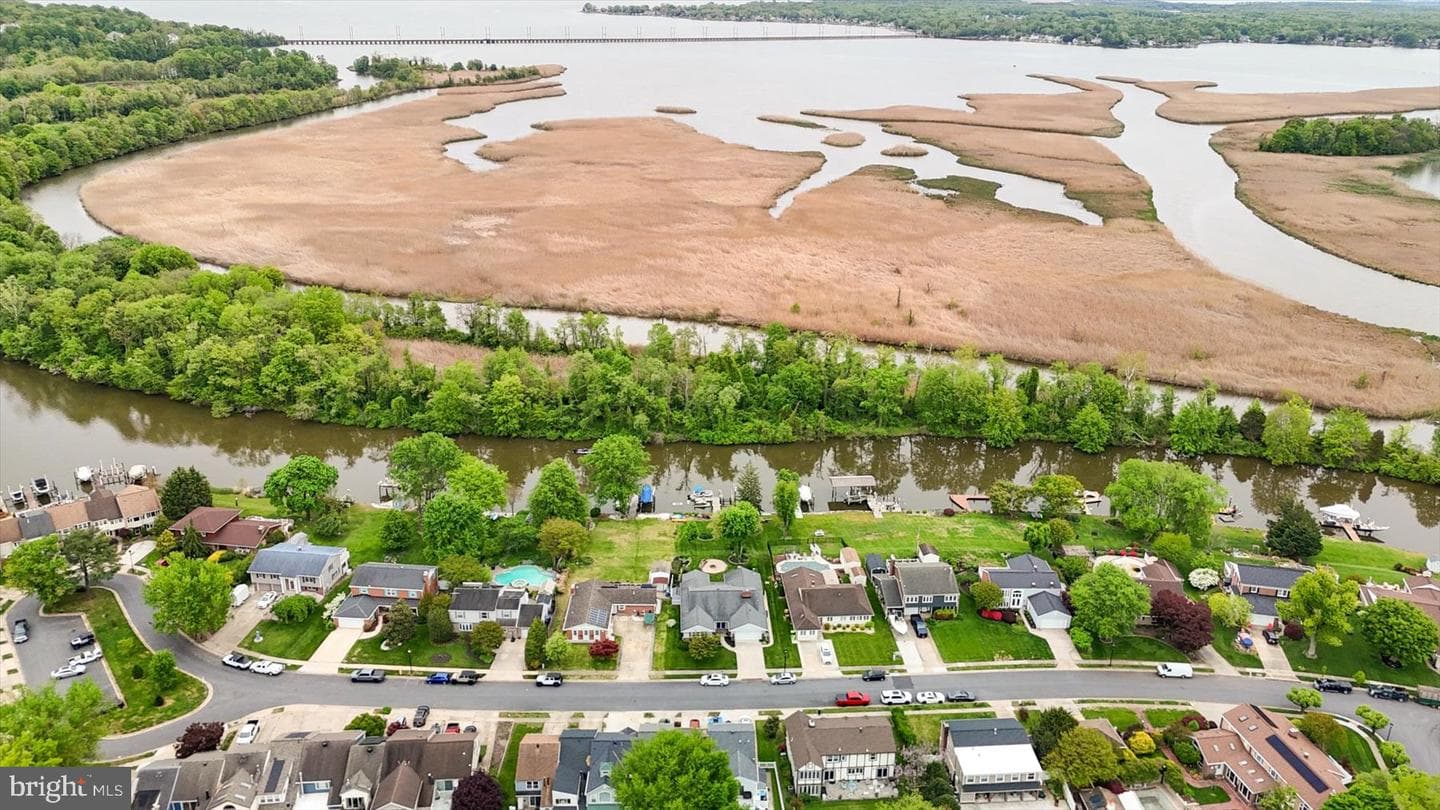 24 Neptune Drive photo 64
