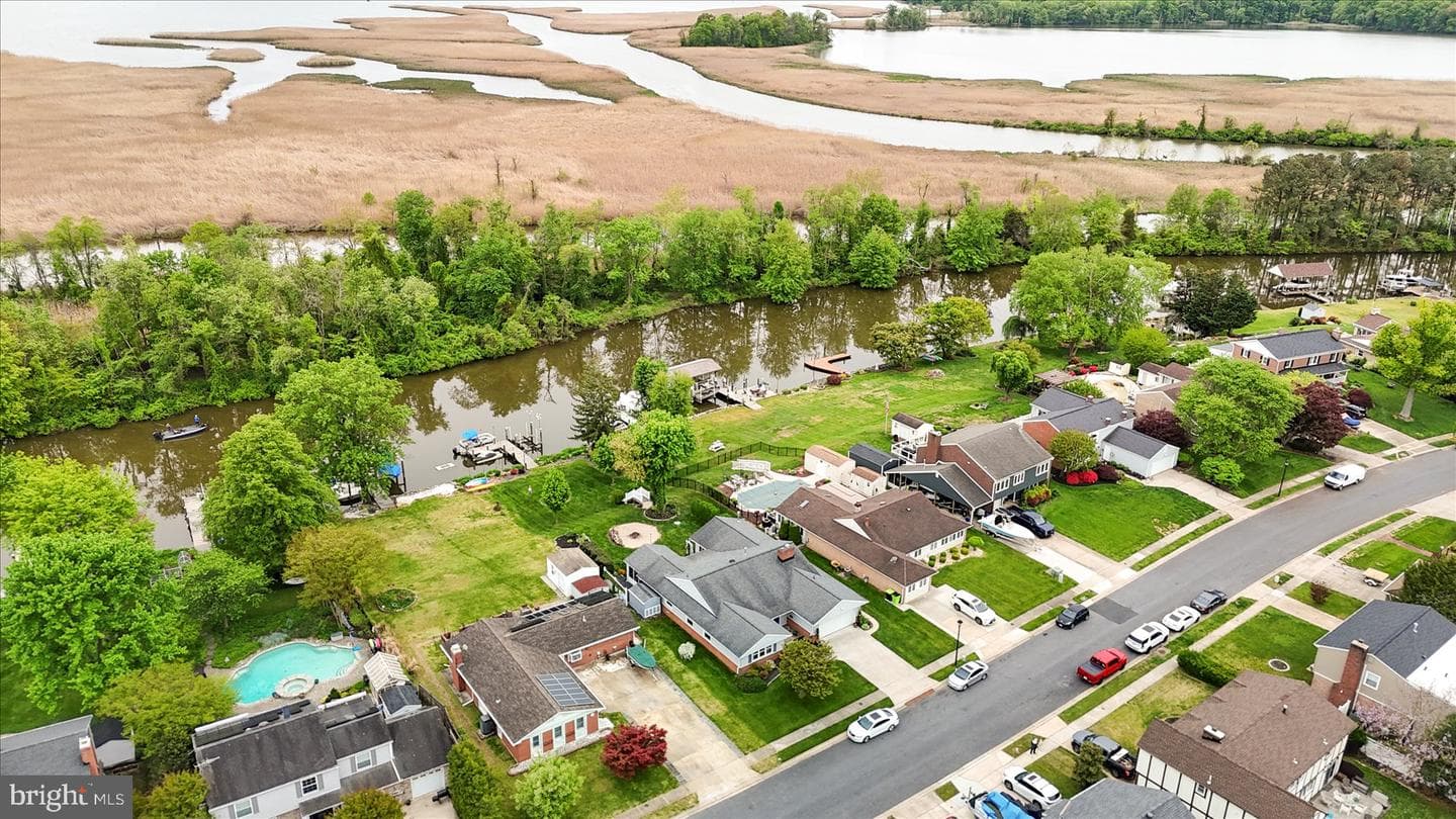 24 Neptune Drive photo 65