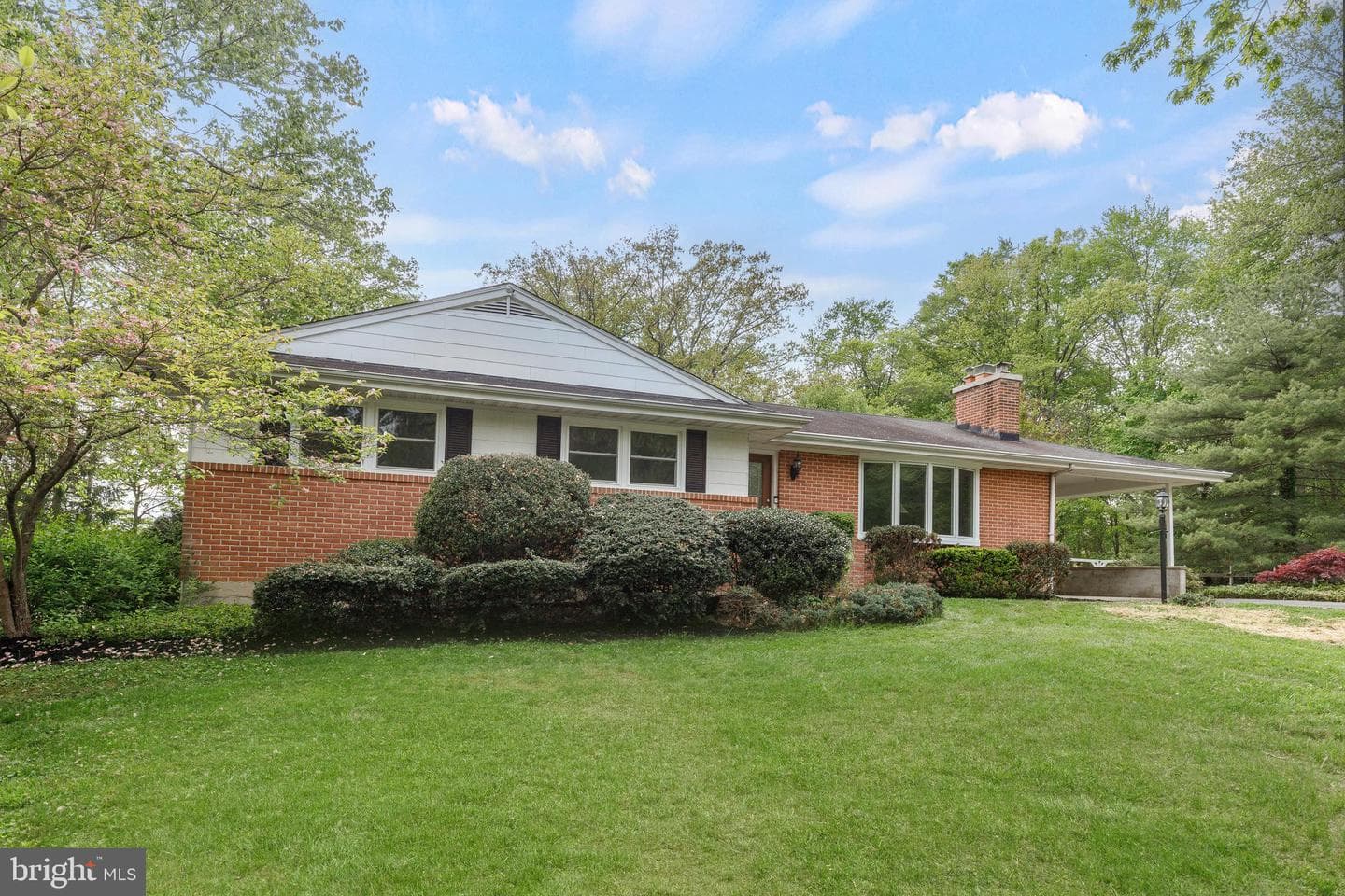 2311 Beverly Drive photo 3