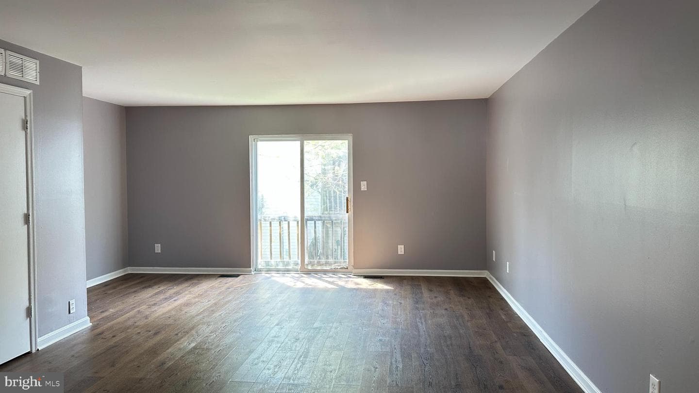 704 Saint Peters Court photo 16