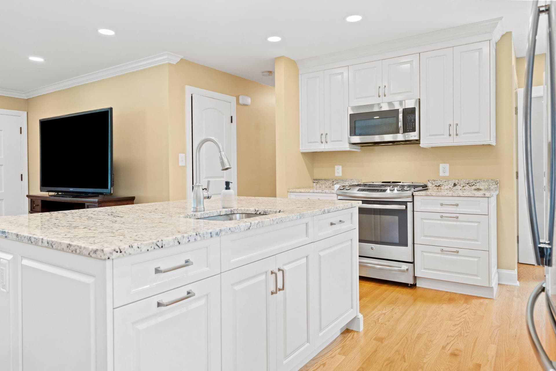 407 Plumtree Road photo 10
