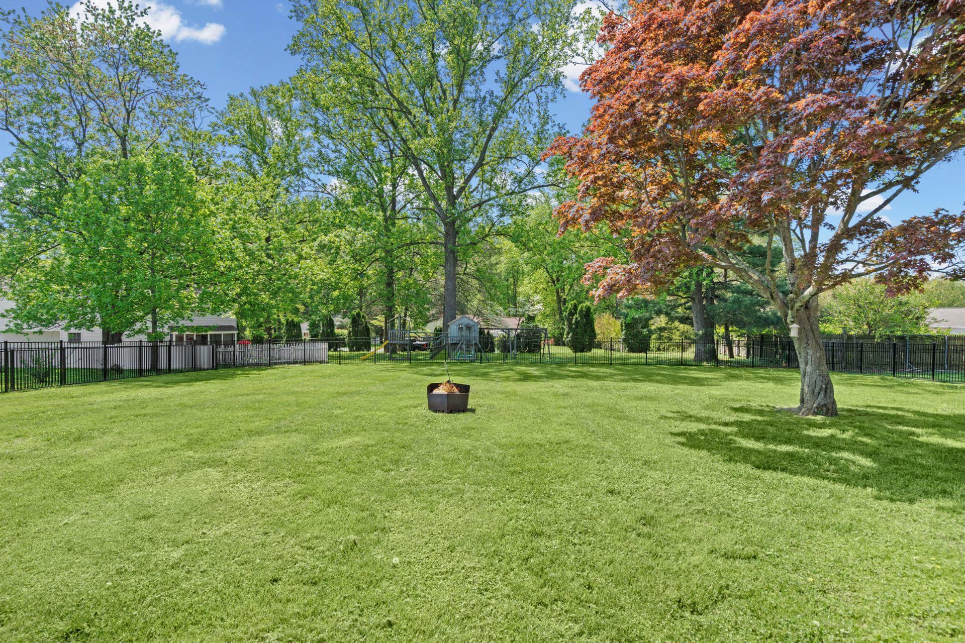 407 Plumtree Road photo 25