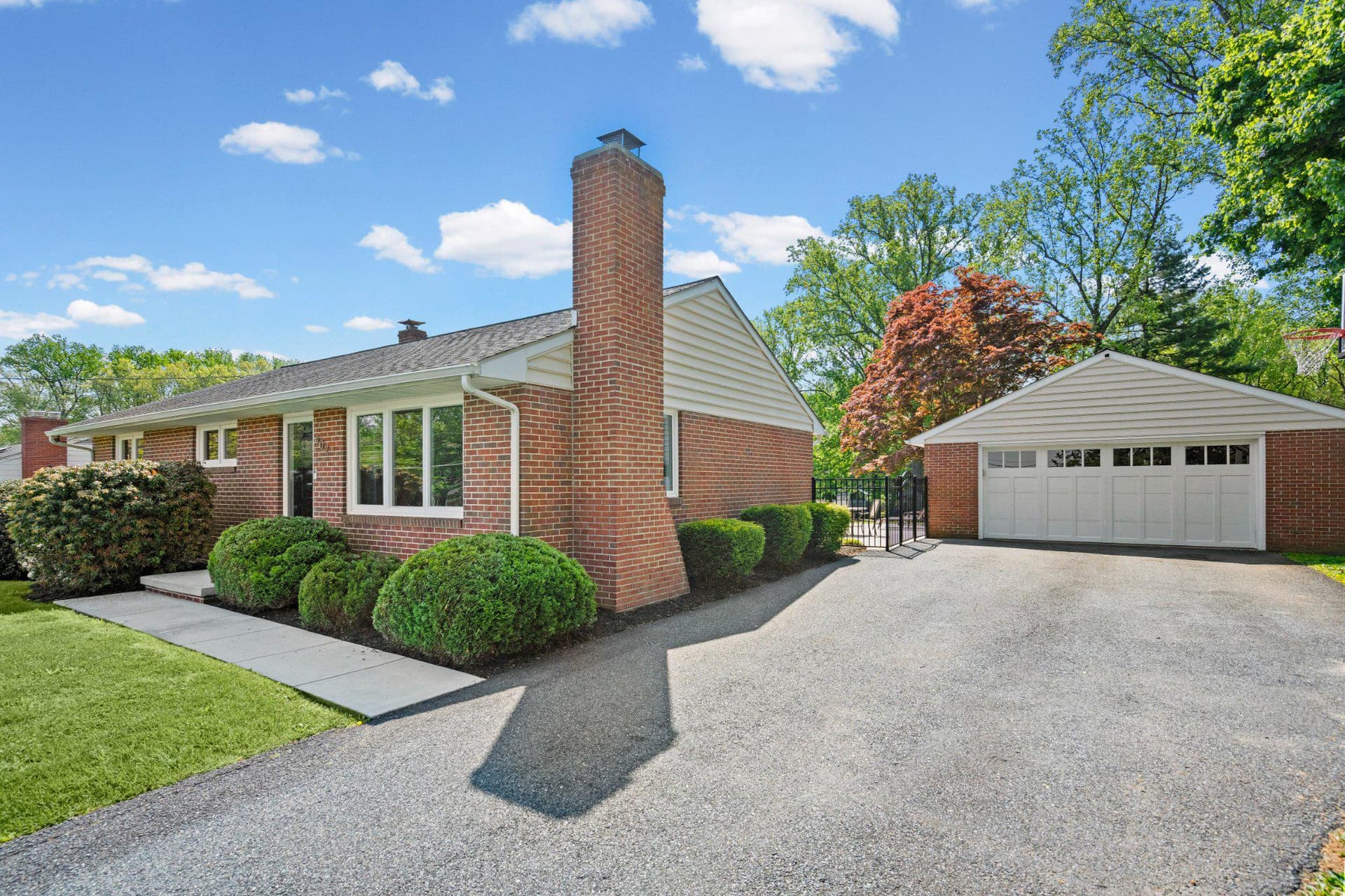 407 Plumtree Road photo 3