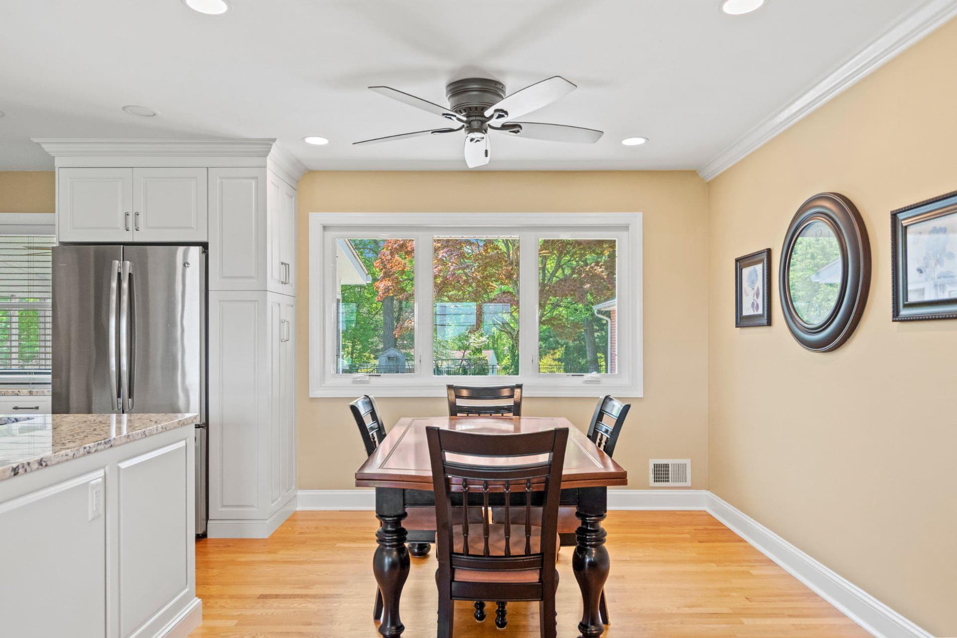407 Plumtree Road photo 8