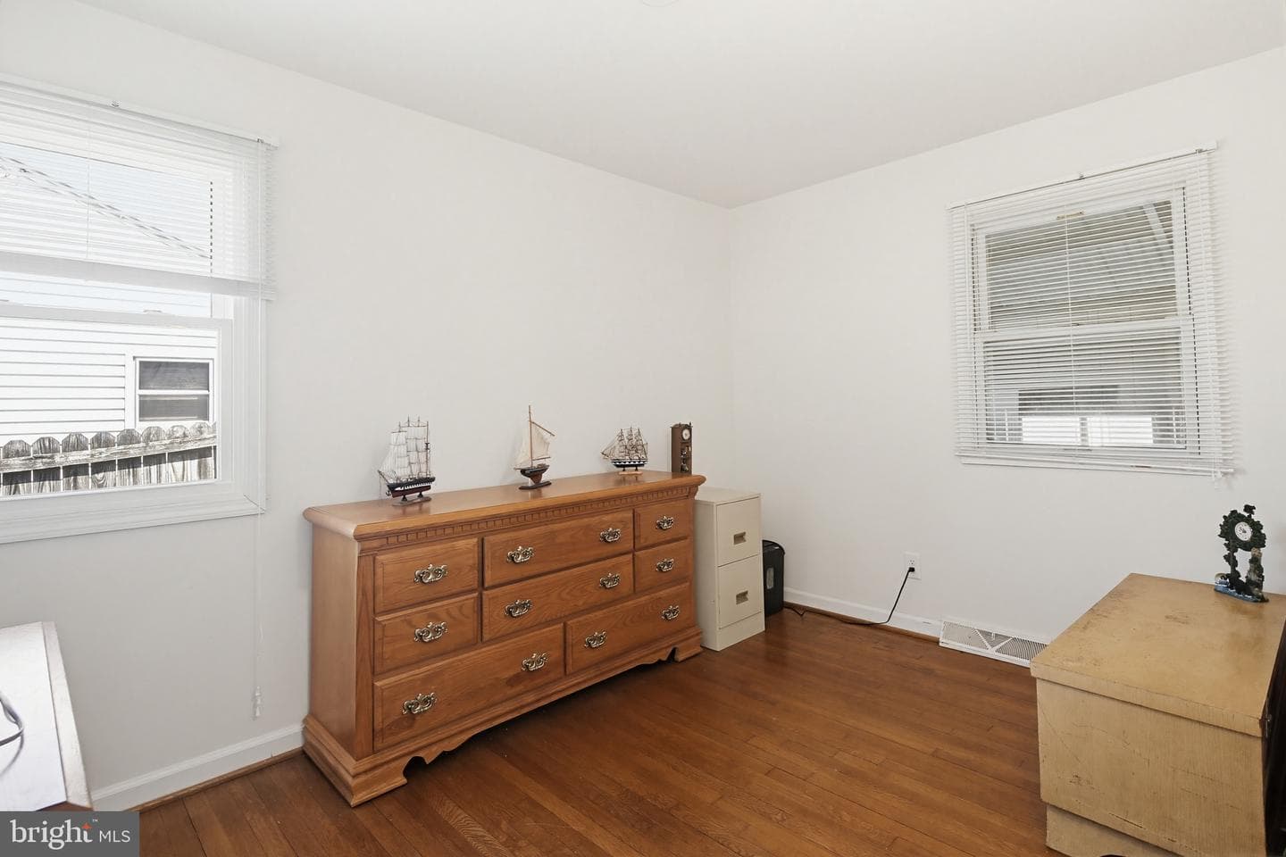 535 Walker Street photo 17