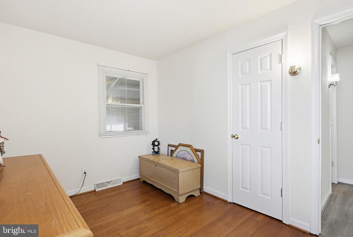 535 Walker Street photo 18