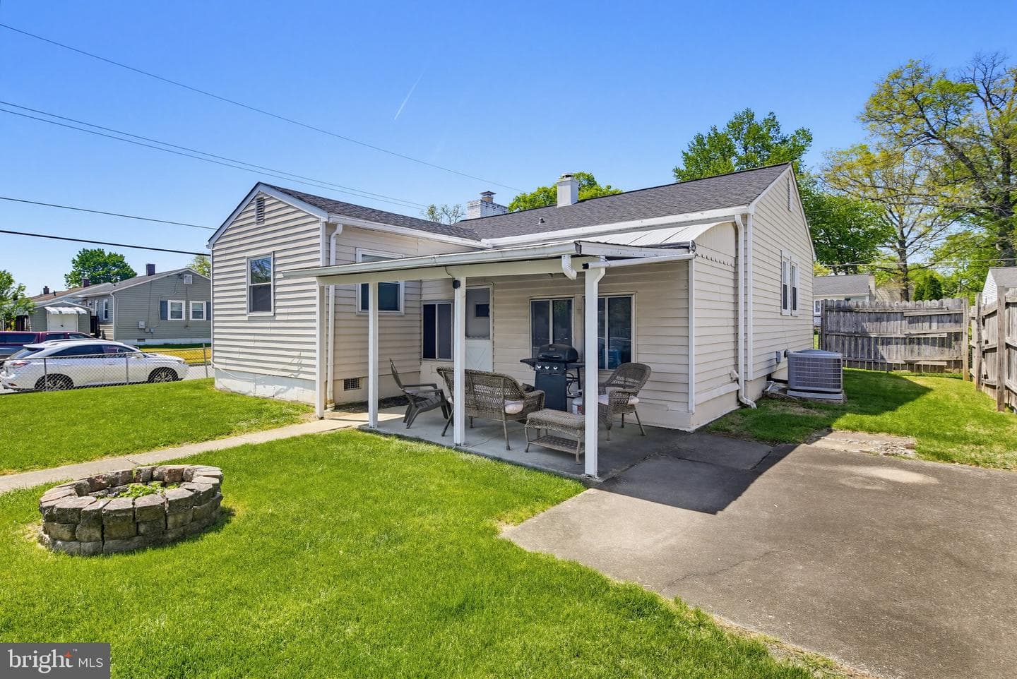 535 Walker Street photo 24
