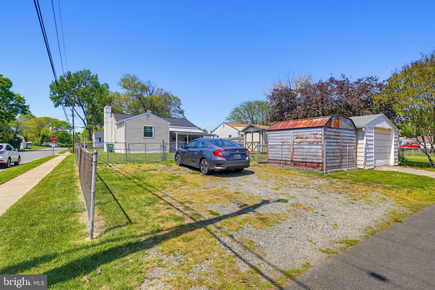 535 Walker Street photo 27