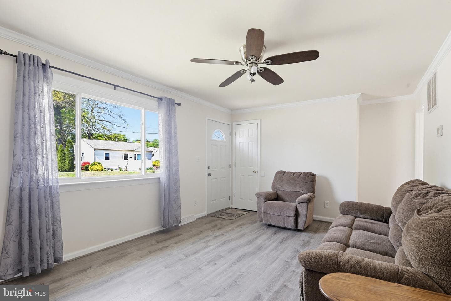 535 Walker Street photo 4