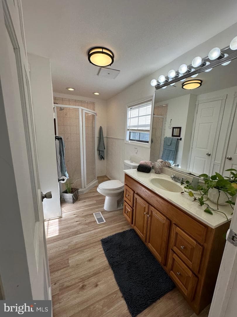 211 Forest Green photo 10