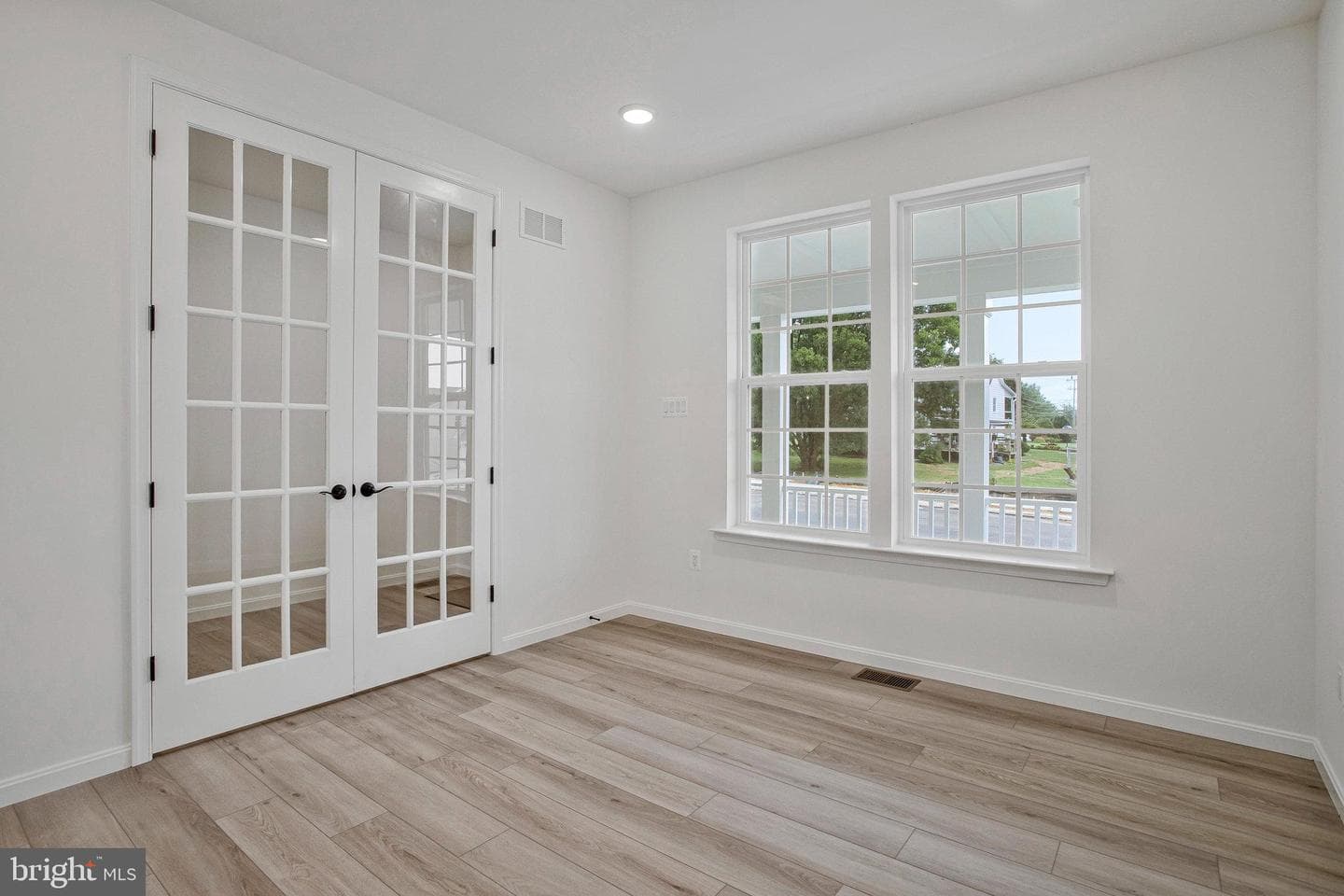 1607 Shady Tree Court photo 12