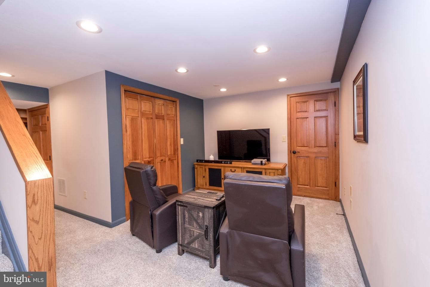 906 Featherstone Court photo 38