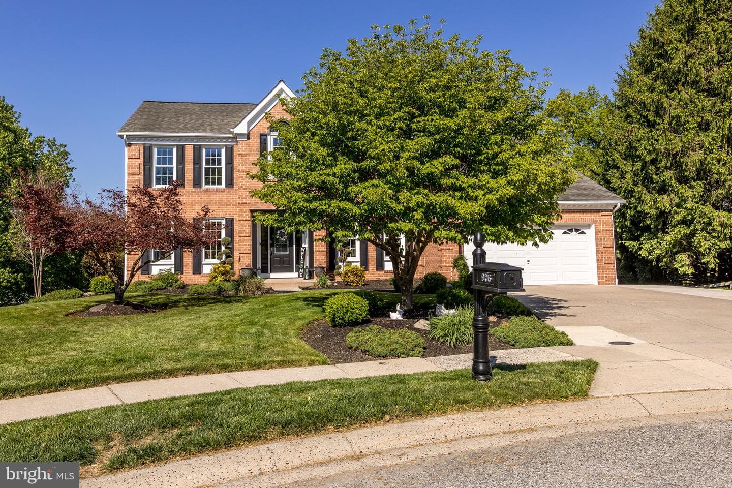 906 Featherstone Court photo 4