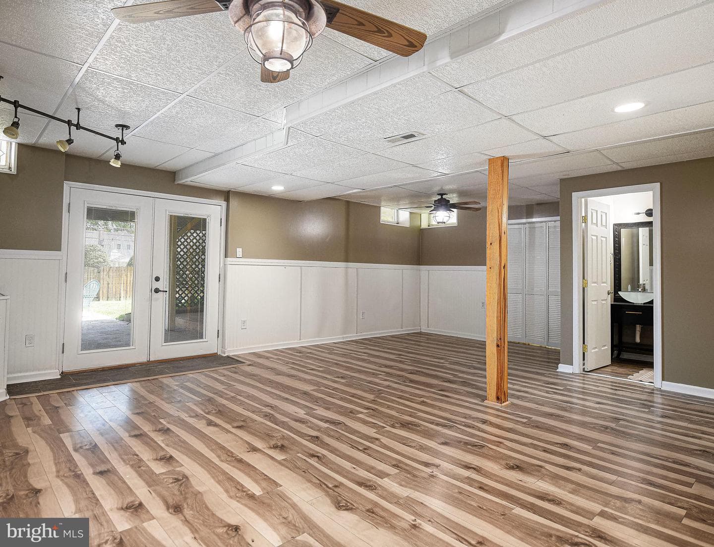 1583 Bentley Circle photo 33