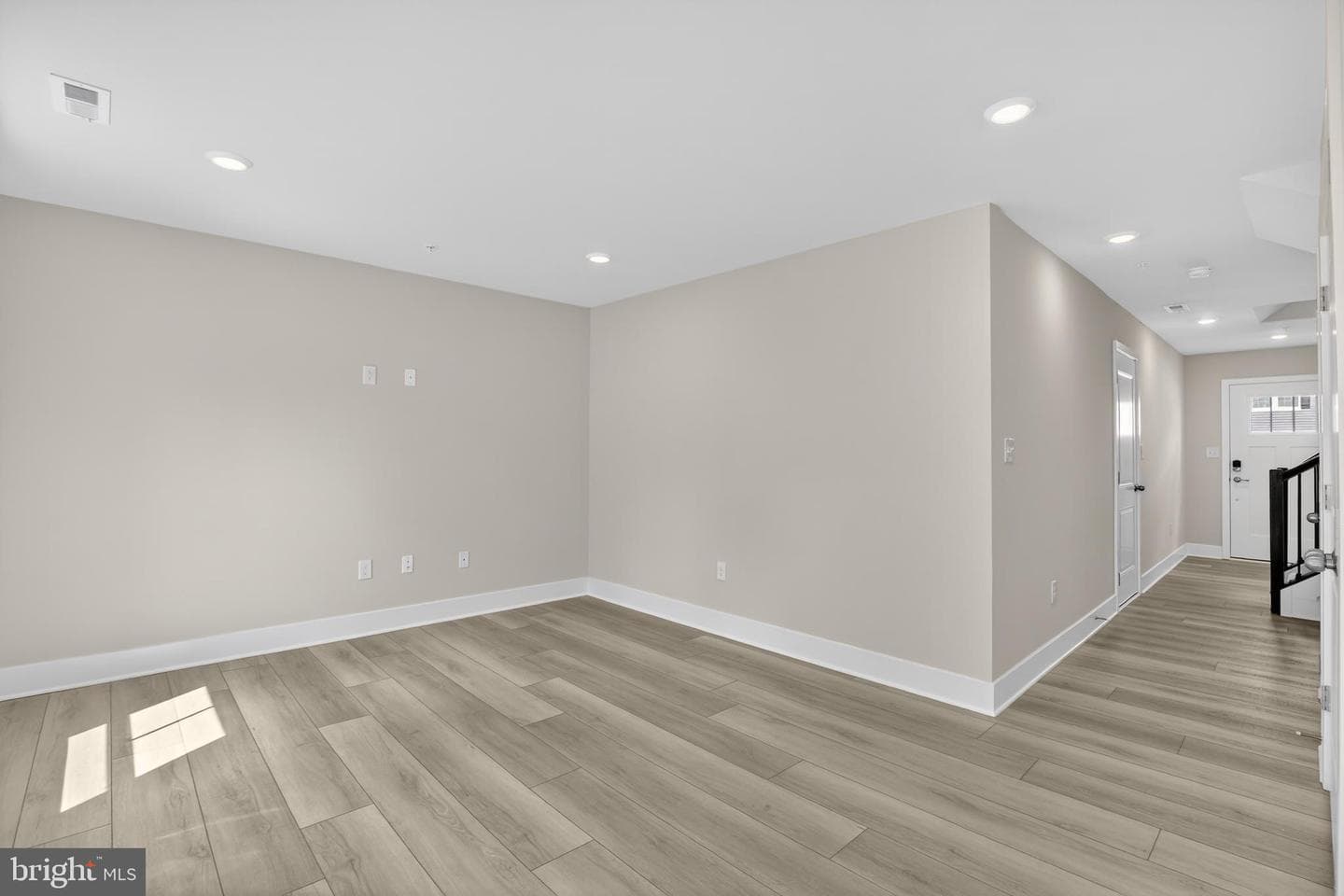 341 Hackley Drive photo 18