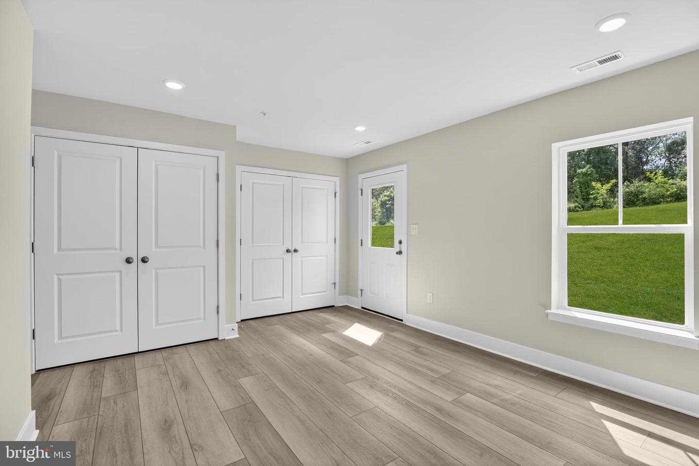 341 Hackley Drive photo 19