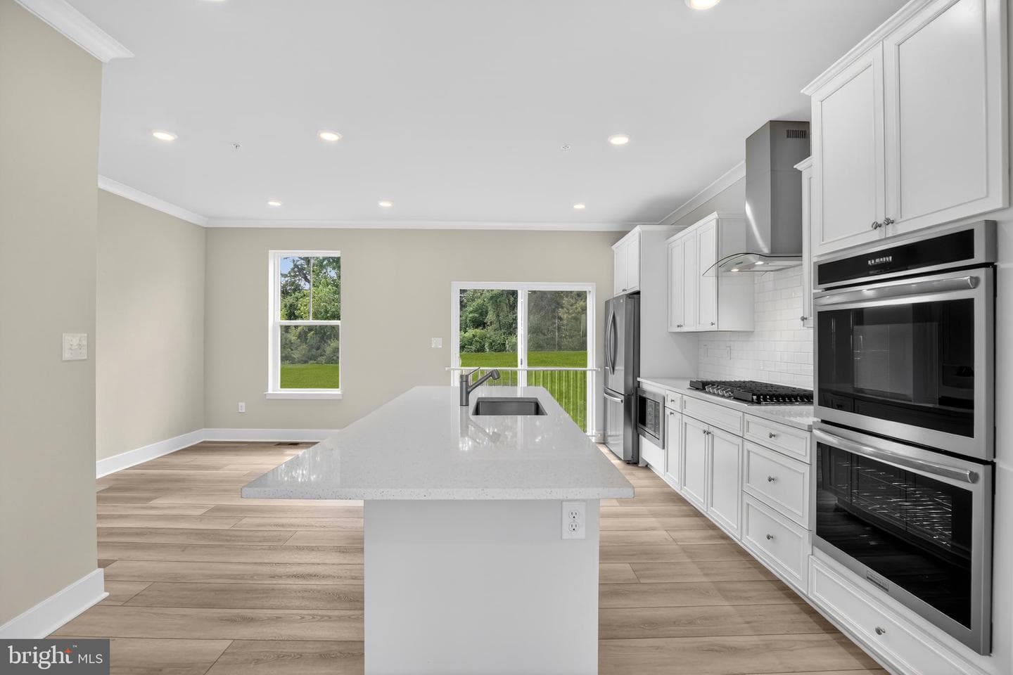 341 Hackley Drive photo 4