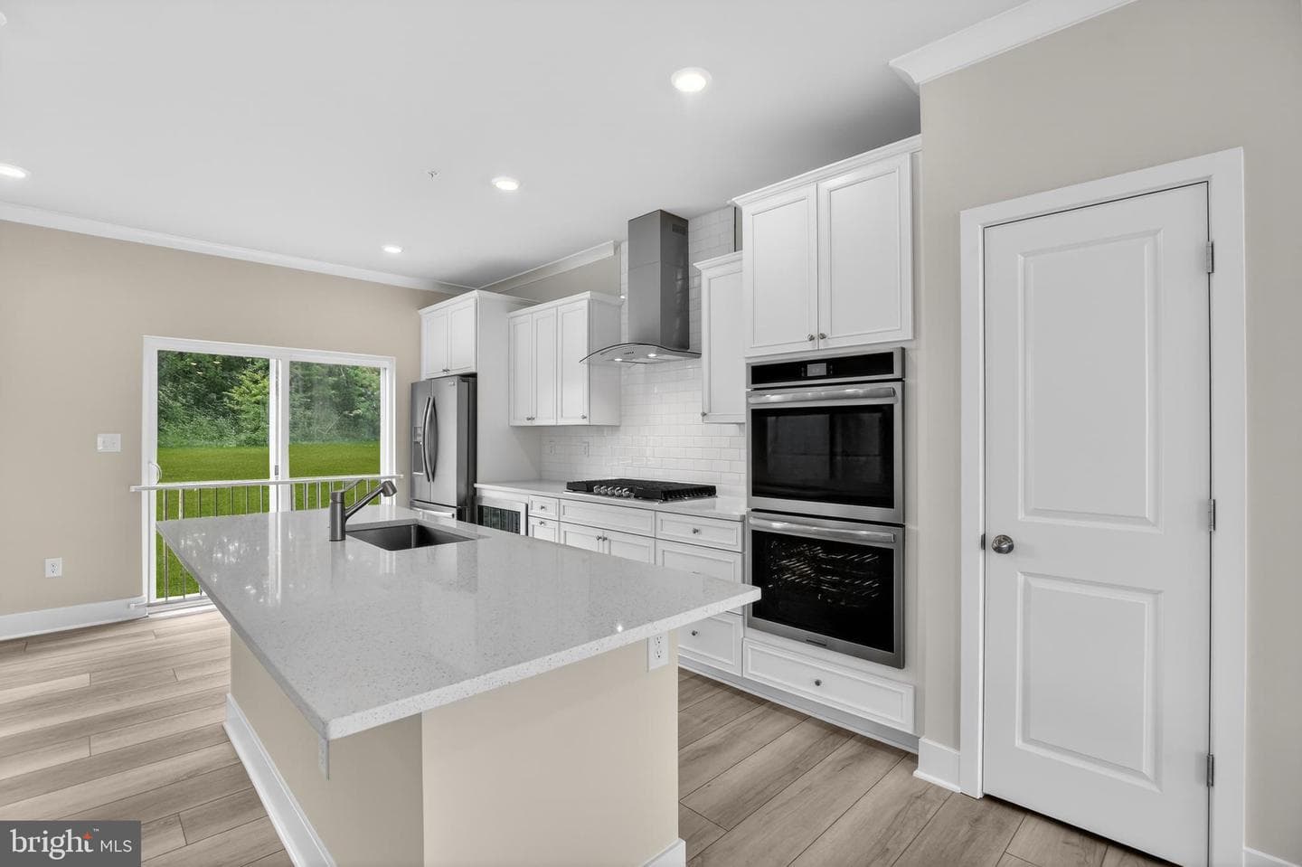 341 Hackley Drive photo 6