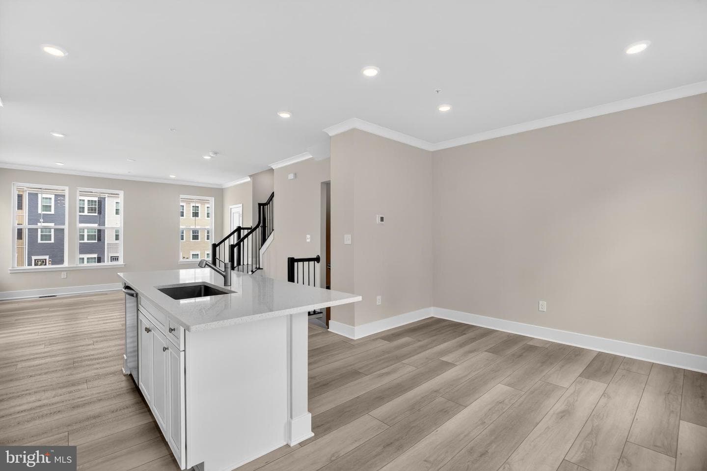 341 Hackley Drive photo 7