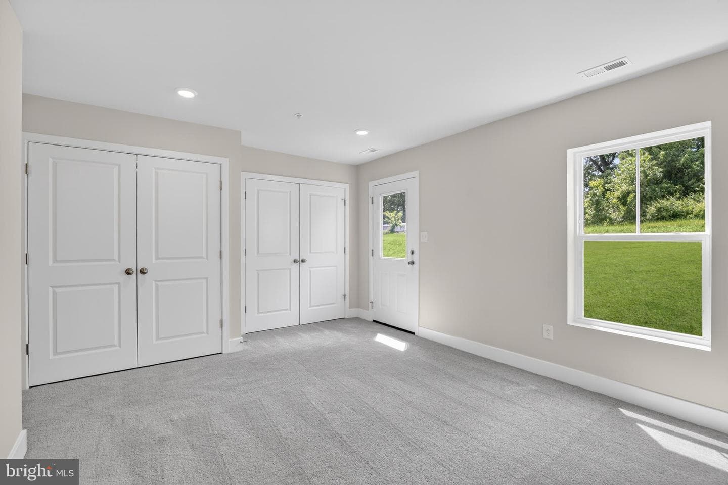 339 Hackley Drive photo 18