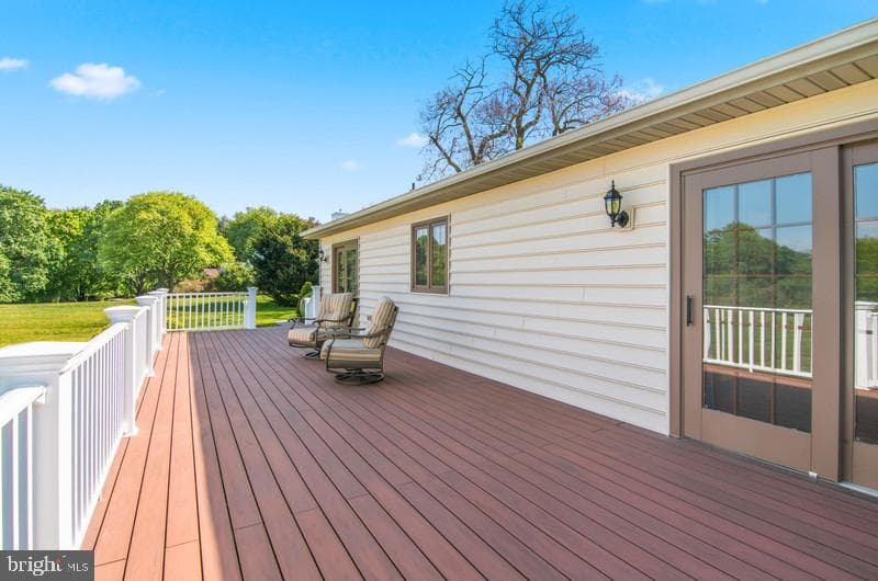 131 Wheaton Lane photo 21