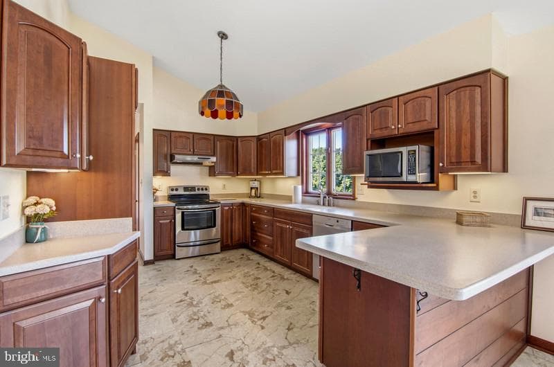 131 Wheaton Lane photo 8