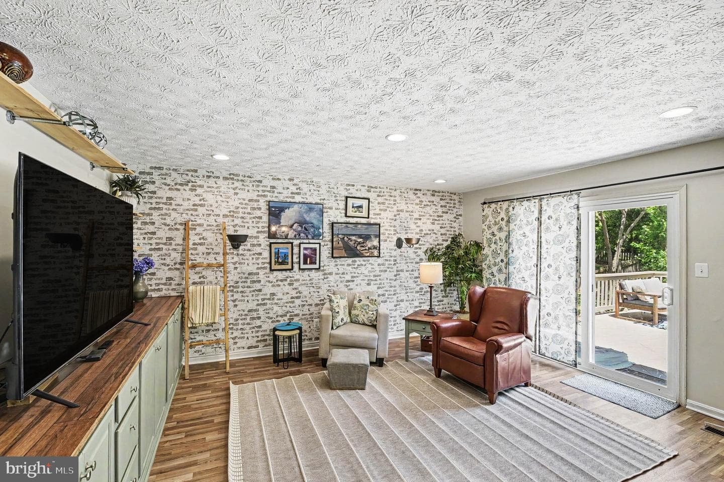 609 Helmsdale Court photo 17