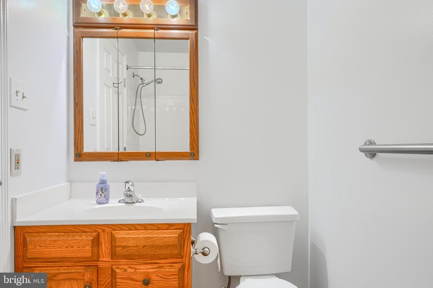 902 Jessicas Lane #902-E photo 23