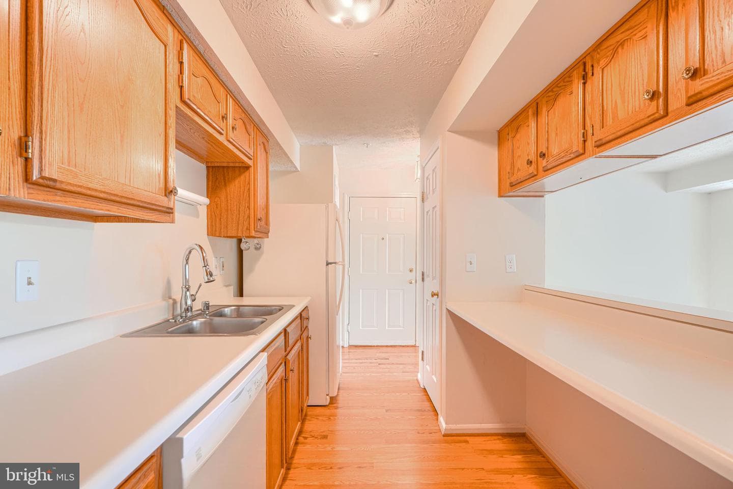 902 Jessicas Lane #902-E photo 9