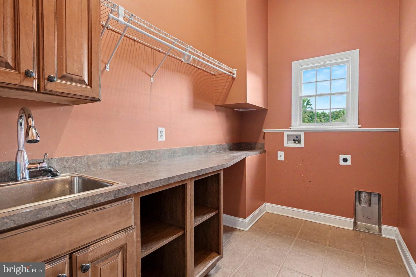 1608 Angleside Road photo 32