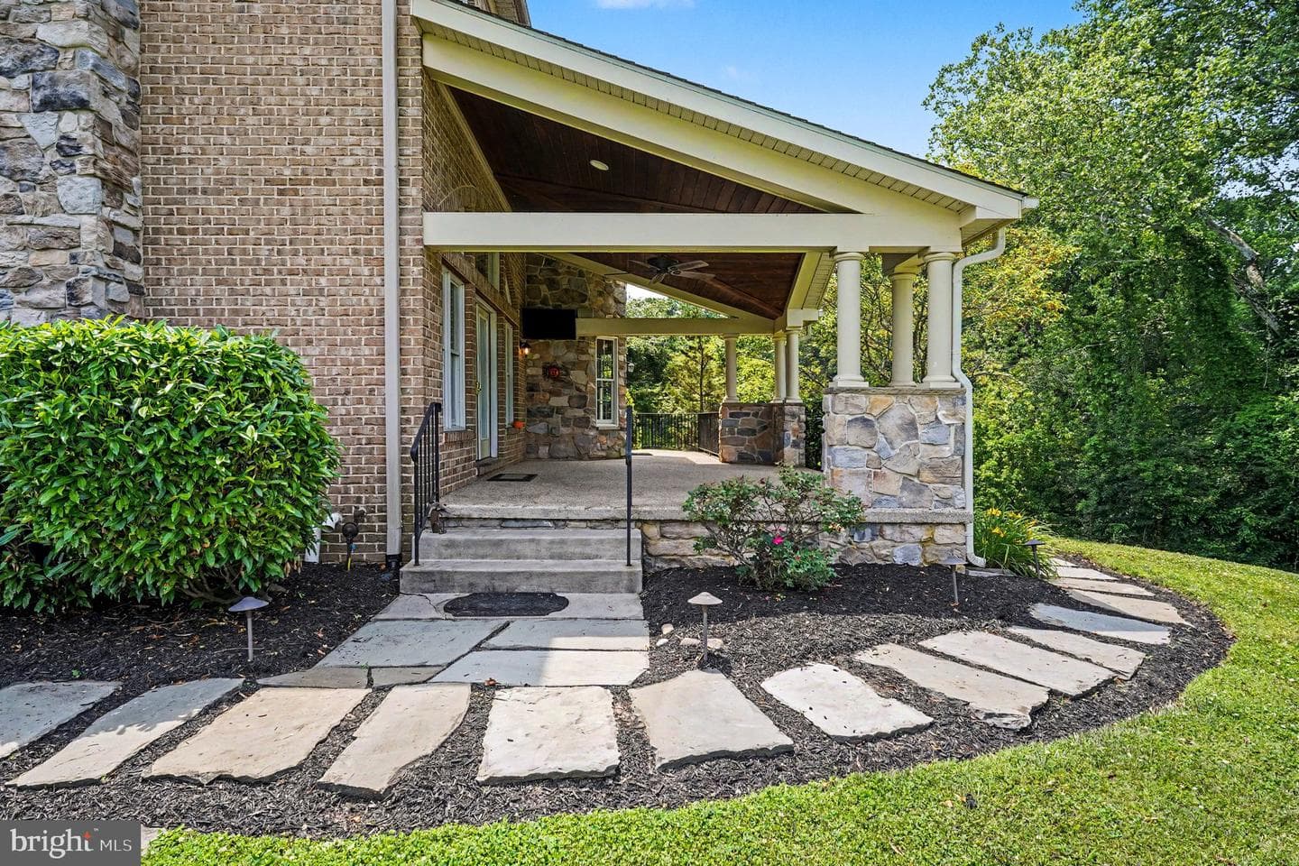 1608 Angleside Road photo 79