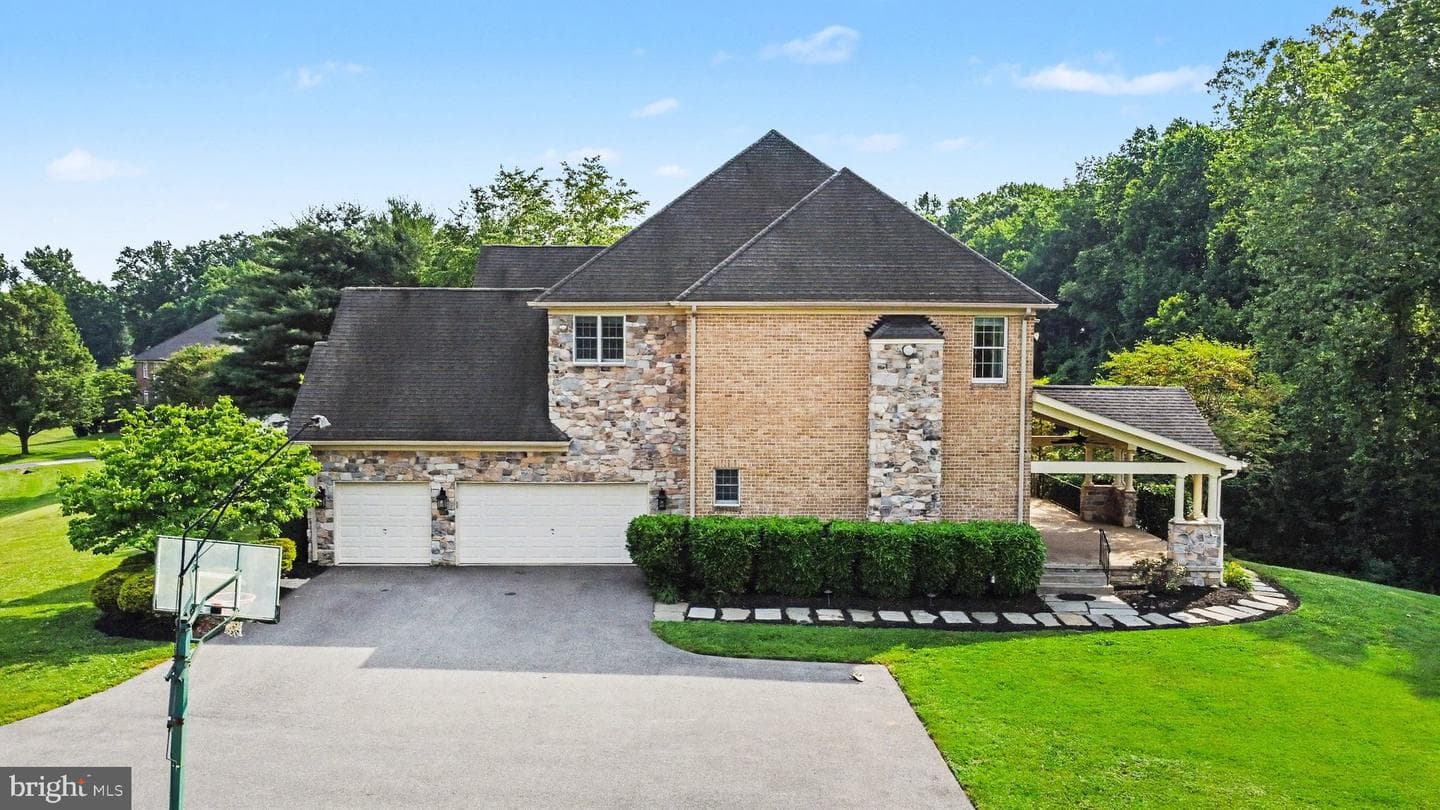1608 Angleside Road photo 85