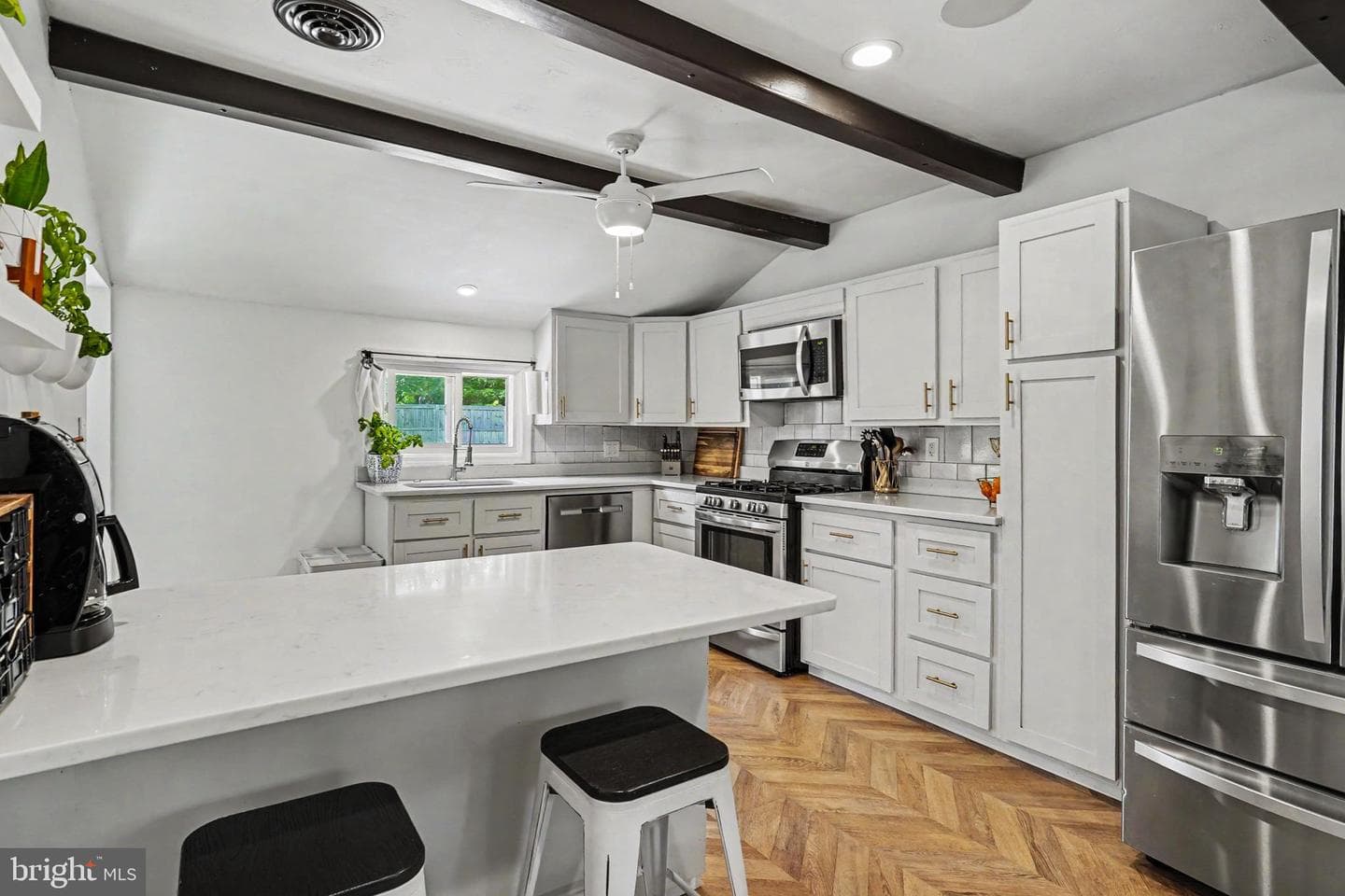 6 E Macphail Road photo 10