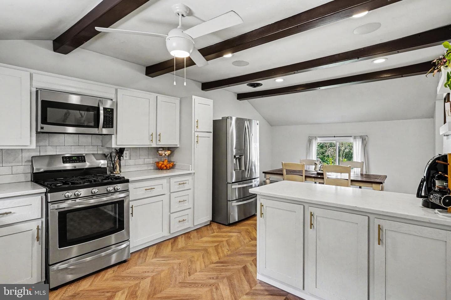 6 E Macphail Road photo 11