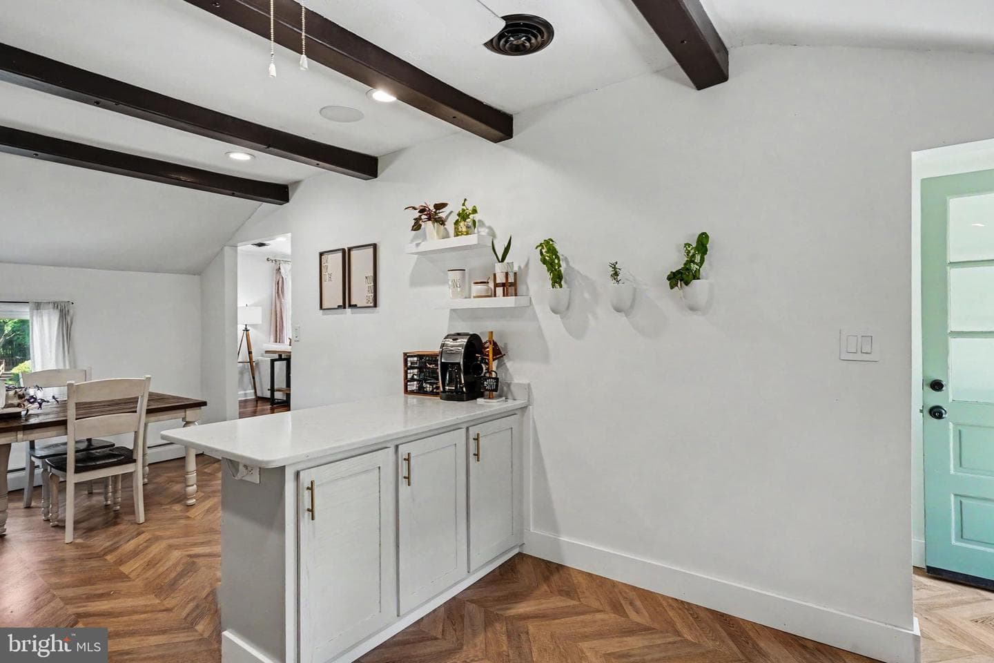 6 E Macphail Road photo 14