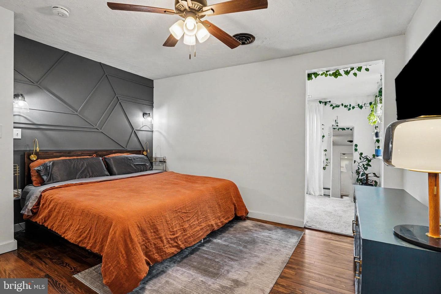 6 E Macphail Road photo 15
